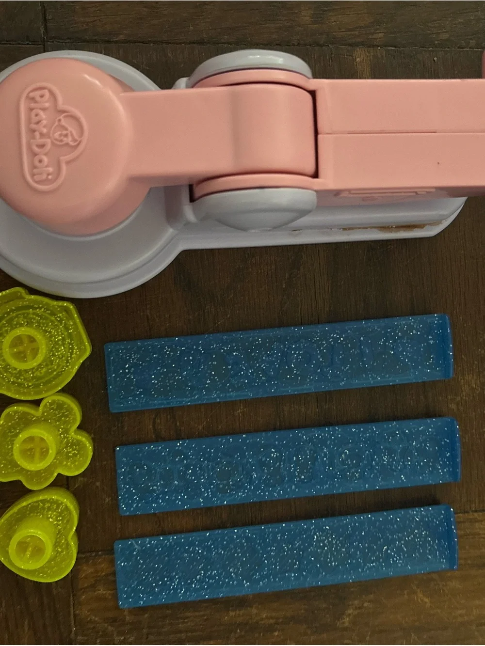Play‑Doh Vintage Molds & Press Set - Pink Playset Pieces